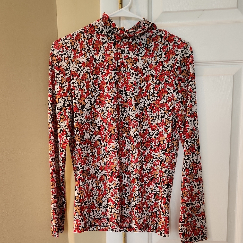 Tahsri Medium Long Sleeve Top.